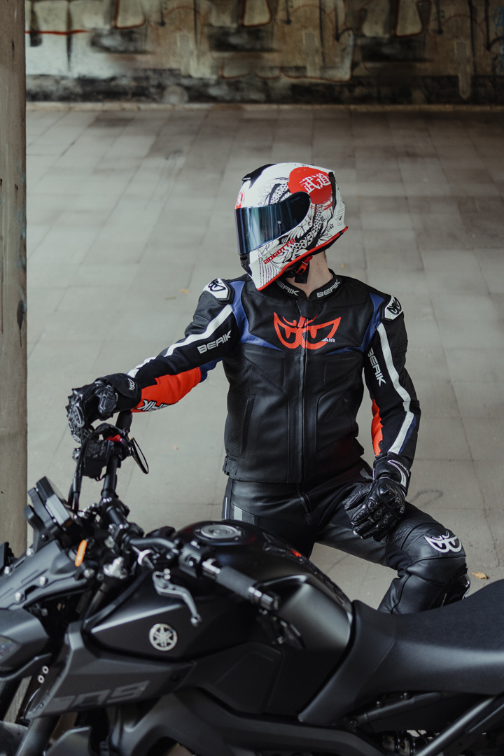 Berik Wild Chase Motorfiets leren jas zwart/wit/rood/blauw 60 Figuur 3