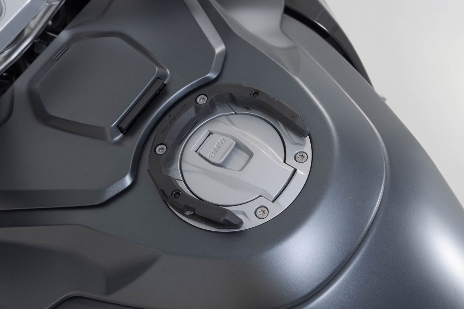 SW-Motech Noir. BMW R 1300 RT (25-). - Noir. BMW R 1300 RT (25-). Figure 2