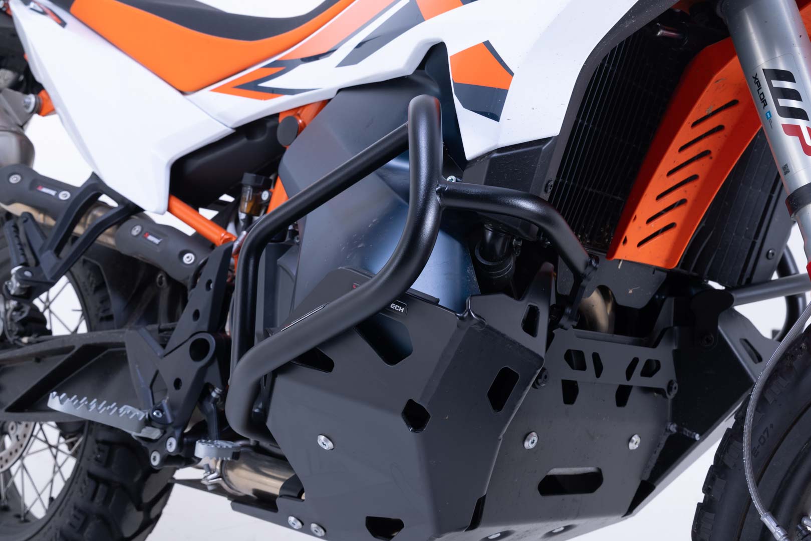 SW-Motech Krockbåge - Svart. KTM 790 Adv (23-), 890 Adv/R (22-). Figur 1