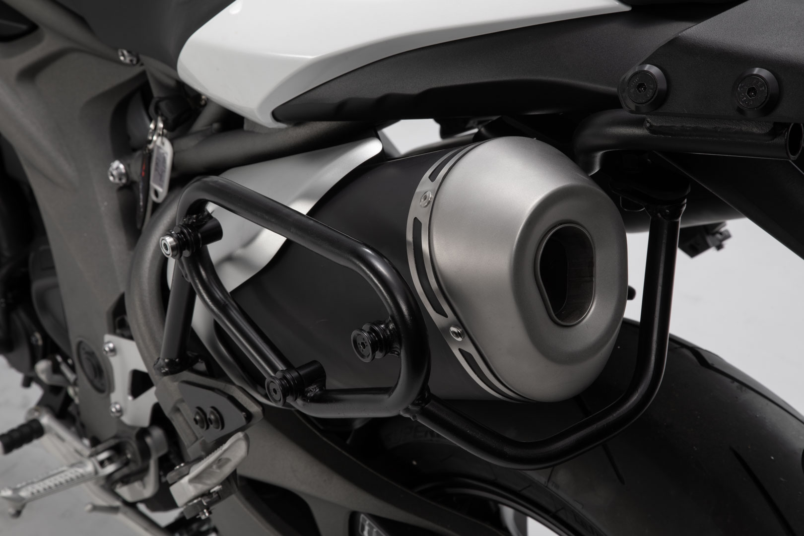 Sistem lateral SW-Motech URBAN ABS - 2x 16,5 l. Triumph Speed Triple 1050 (18-). Figura 4