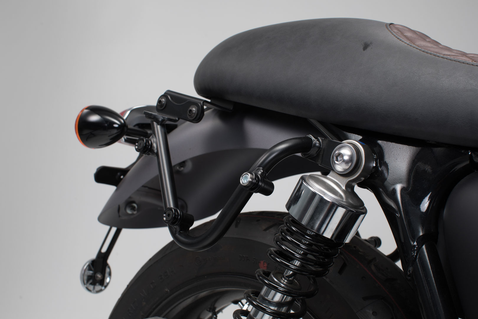 Adaptor SW-Motech pentru portavion lateral SLC dreapta - Pentru Bonneville T100/120 (15-) fără bară de prindere la trecere. Figura 4