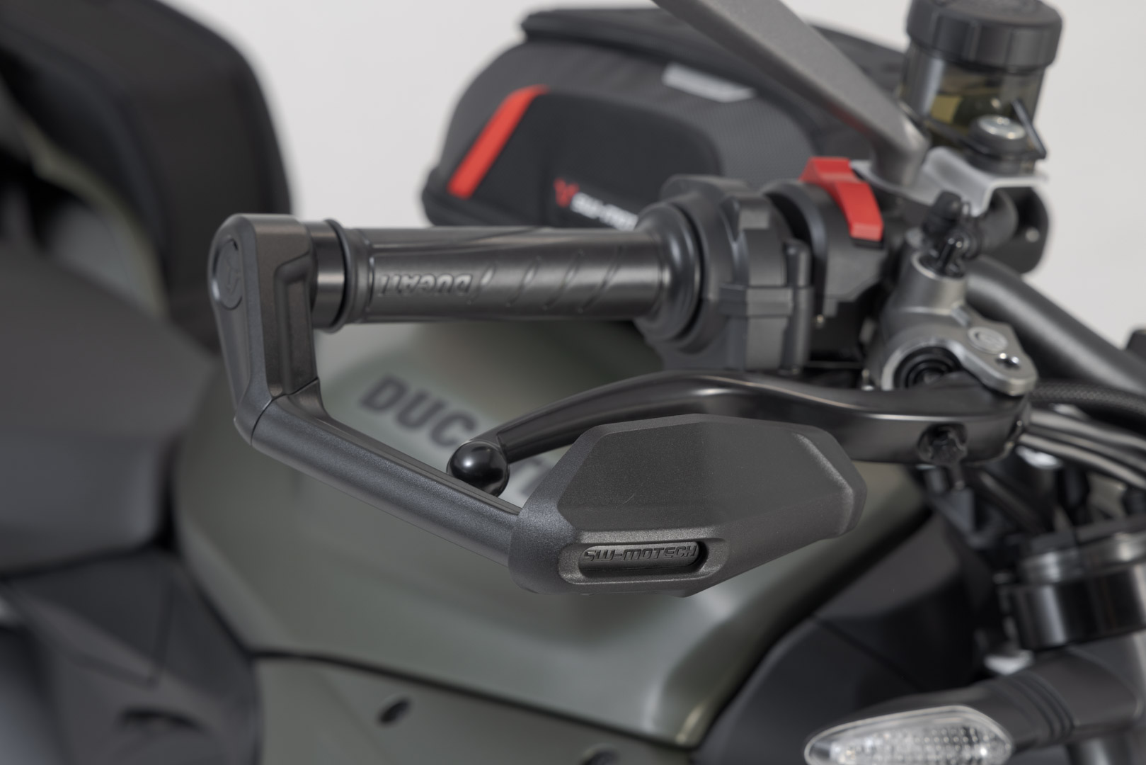 Protecții SW-Motech cu protecție împotriva vântului - Negru. Ducati Streetfighter V2, Triumph Daytona. Figura 4