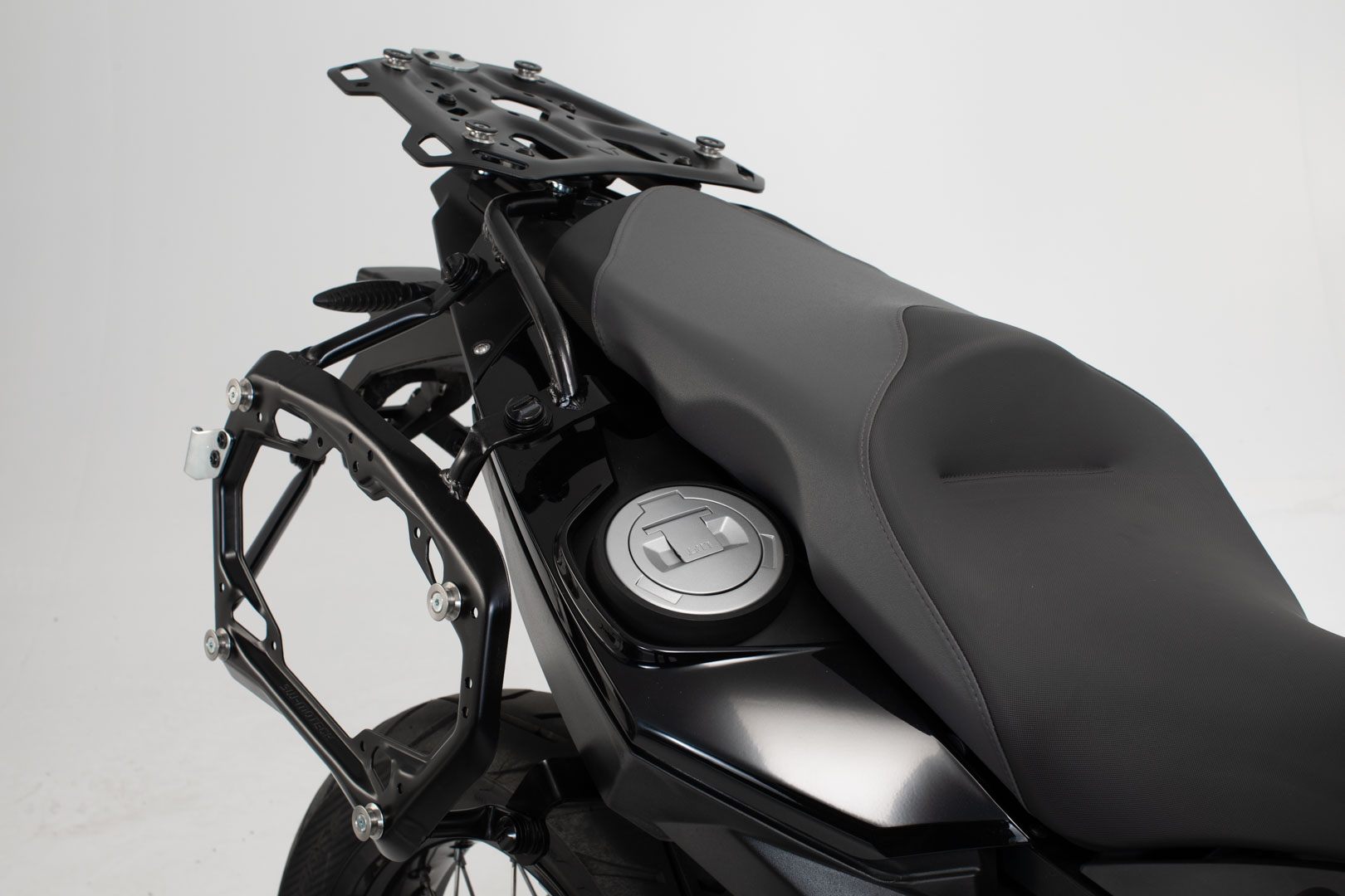 Portavion lateral SW-Motech PRO - Negru. BMW F 800 / 700 / 650 GS (07-18). Figura 4