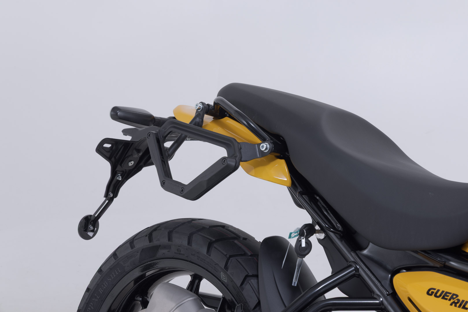 SW-Motech V-LOC sidobärare höger – Royal Enfield Guerilla 450 (23-). Figur 3