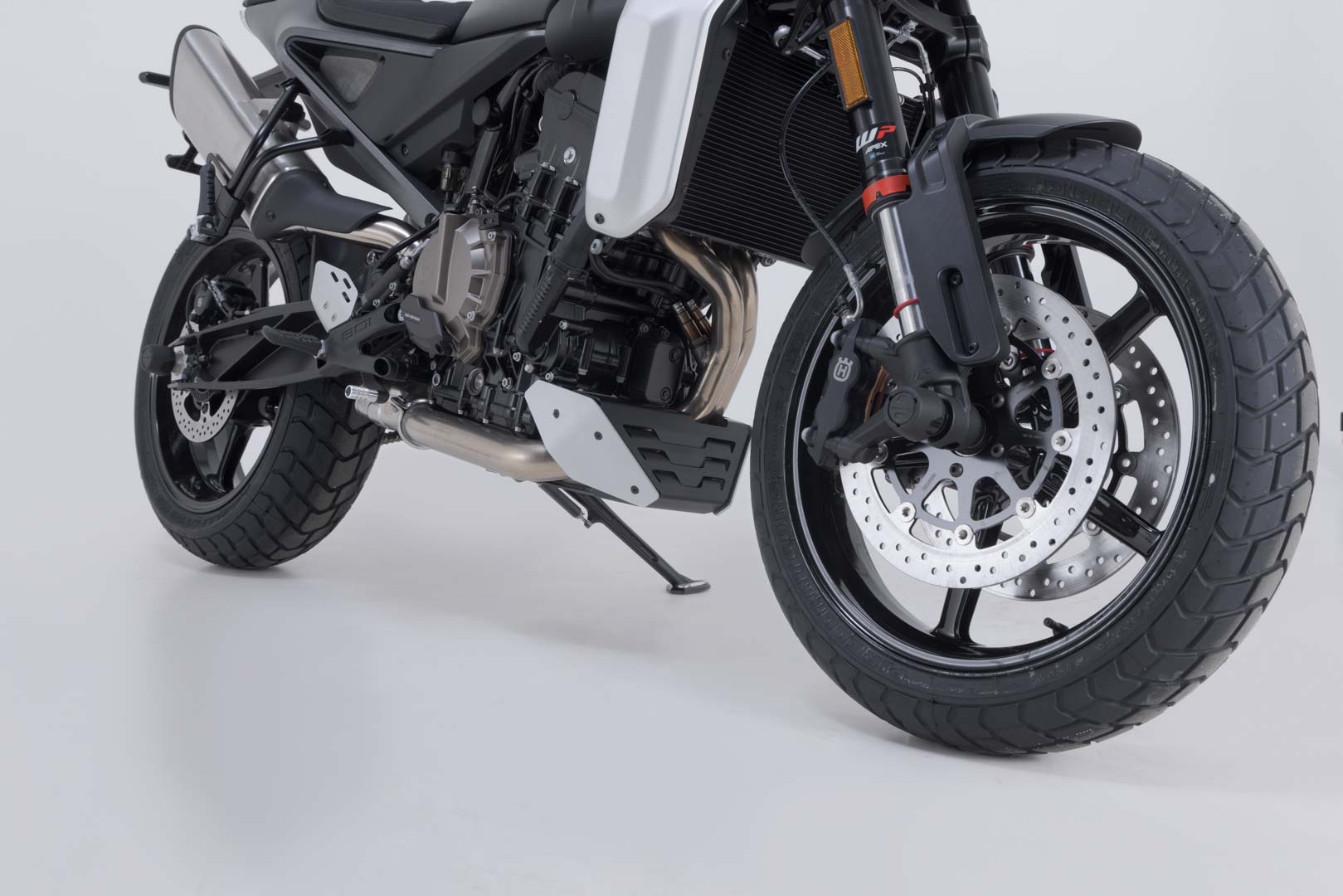 SW-Motech Spoiler frontal - Negru/Argintiu. Husqvarna Svart-/Vitpilen 801. Figura 2