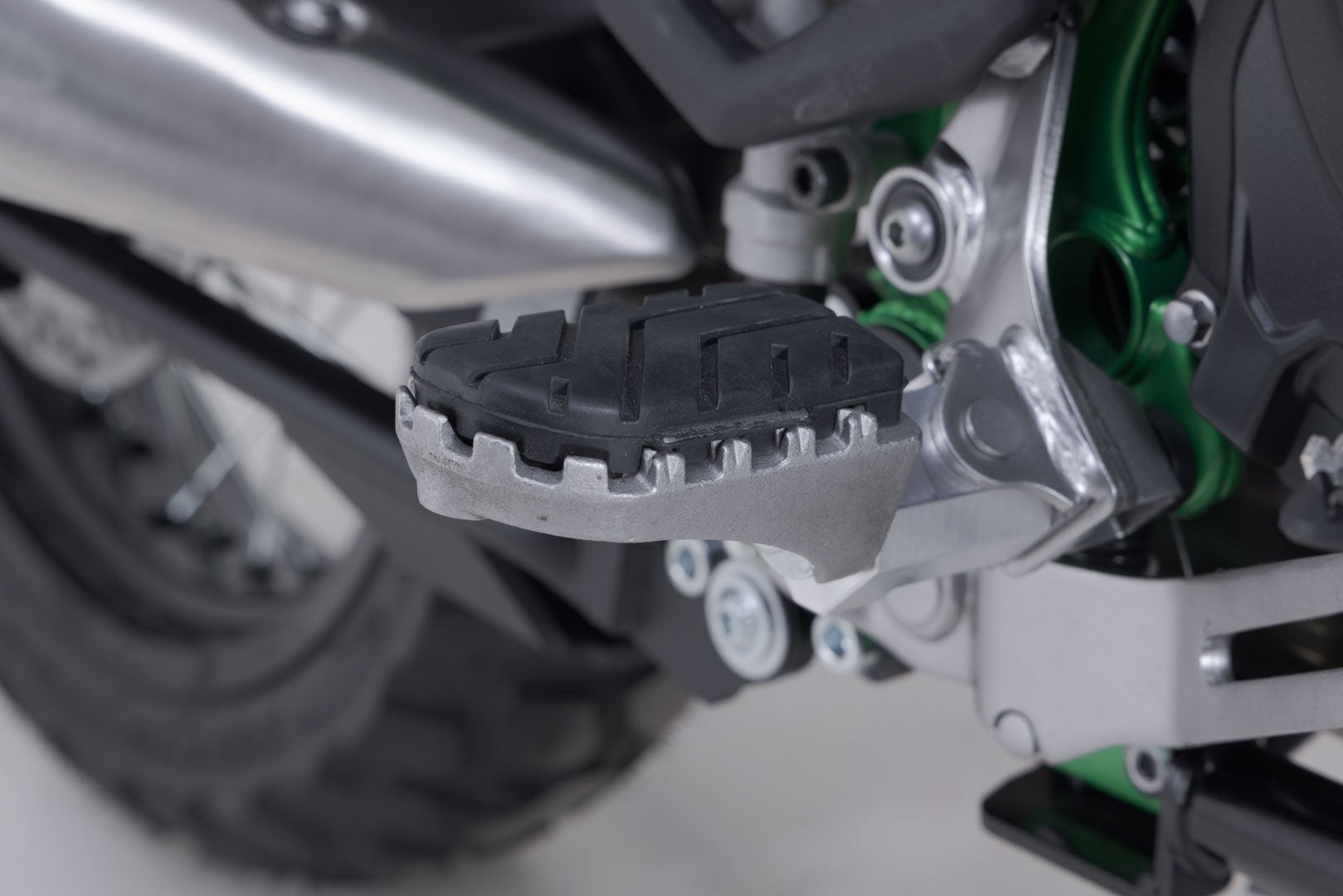 SW-Motech ION footrest kit - Kawasaki KLE500 / KLE500 SE (26-). Figure 3