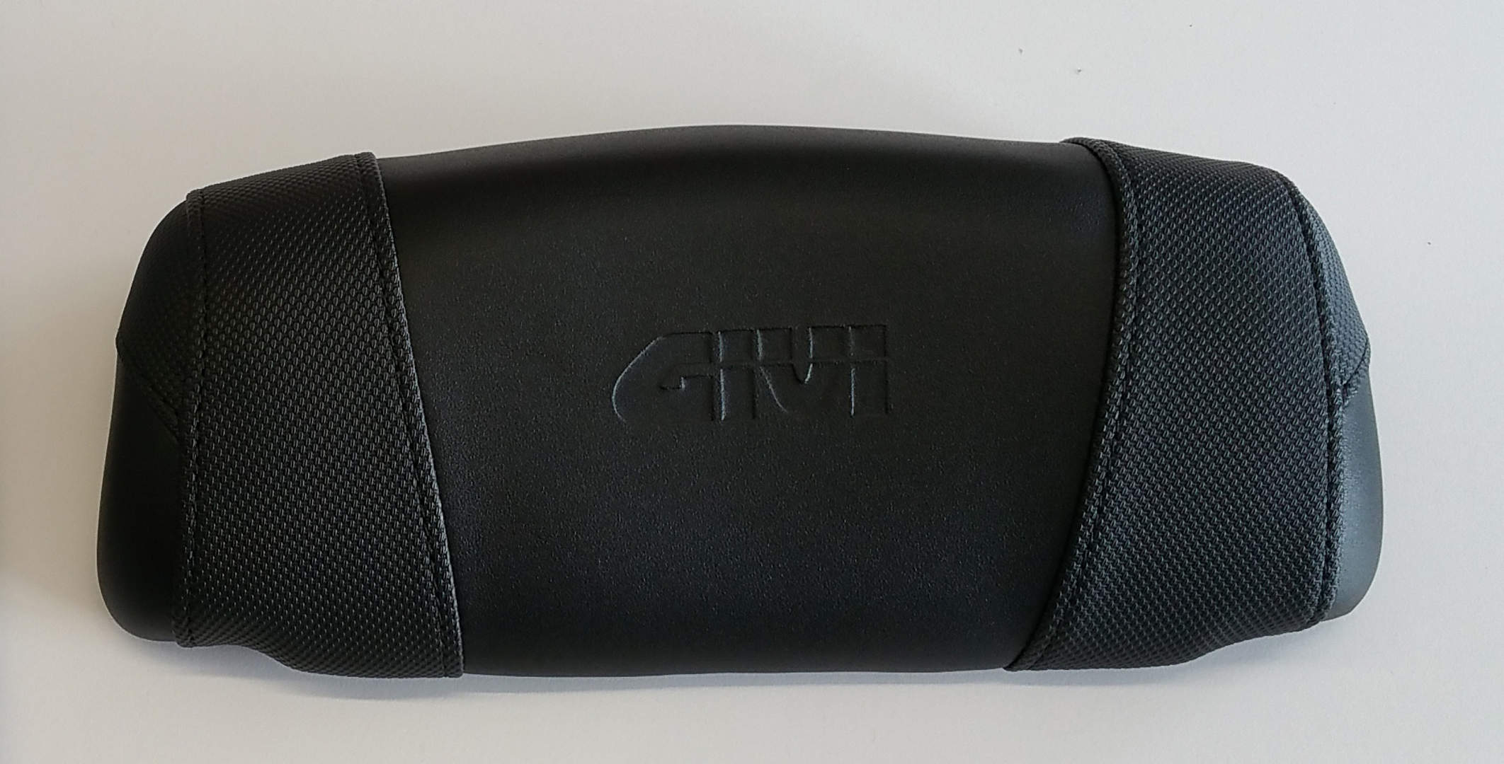GIVI Beifahrer Rückenlehne für V47 Monokey Koffer soft schwarz, aus Kunstleder Figur 2