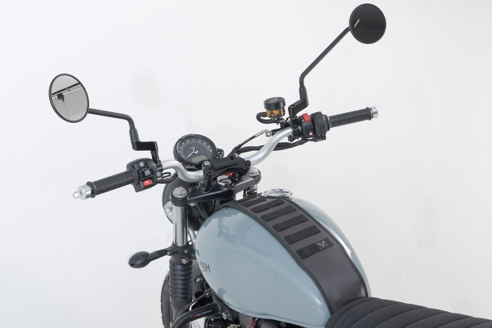 Cureaua rezervorului SW-Motech Legend Gear SLA - Modele Triumph. Figura 5