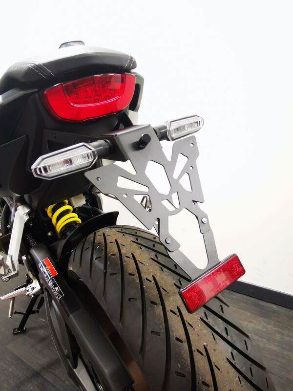 V-DELAR Svart platthållare - Honda CB650R Figur 3