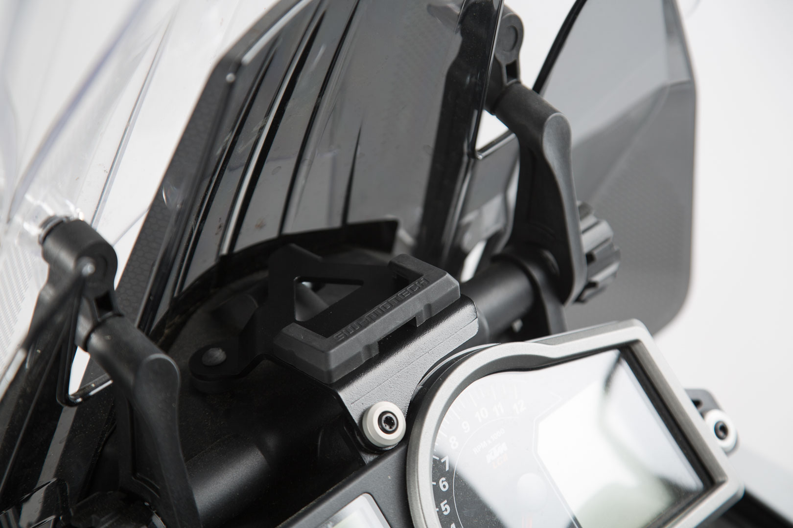 SW-Motech GPS-fäste för cockpit - Svart. KTM 1290 Superäventyr (14-). Figur 2