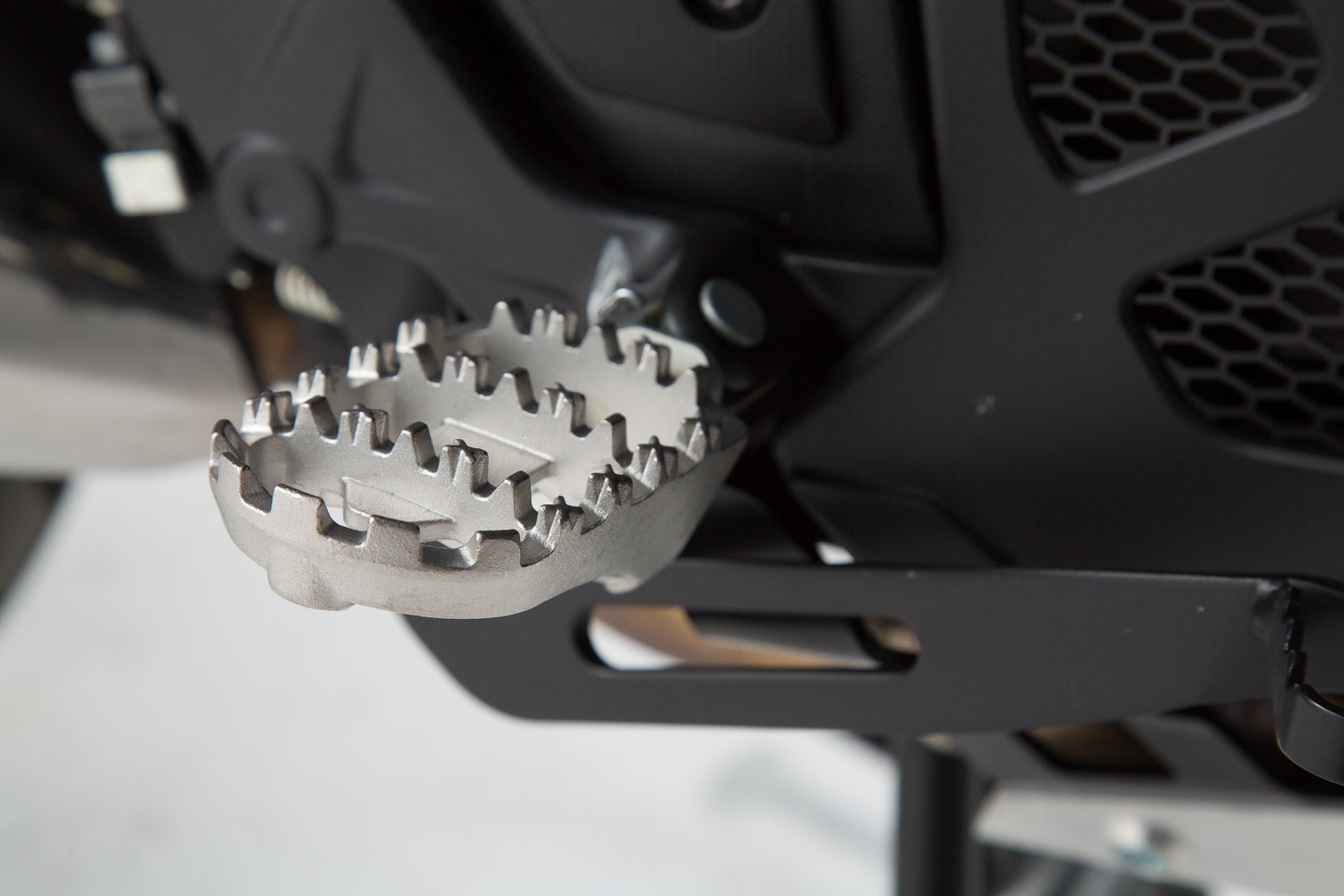 Kit de apoio de pé SW-Motech ION - modelos Honda / Suzuki / KTM. Figura 1