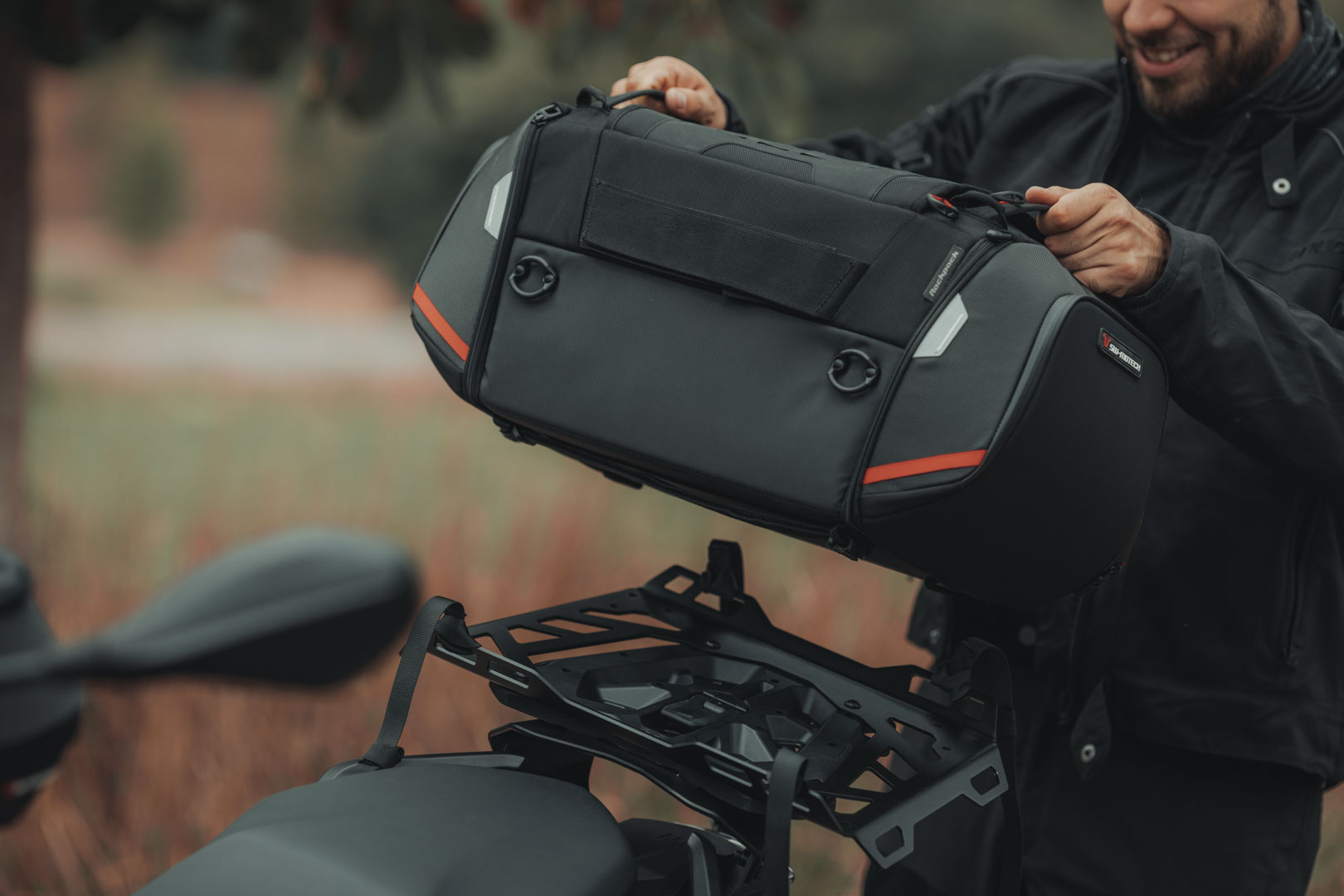 Geantă SW-Motech PRO Rackpack - 1680D Ballistic Nylon. Negru/Antracit. 32-42 l. Figura 4