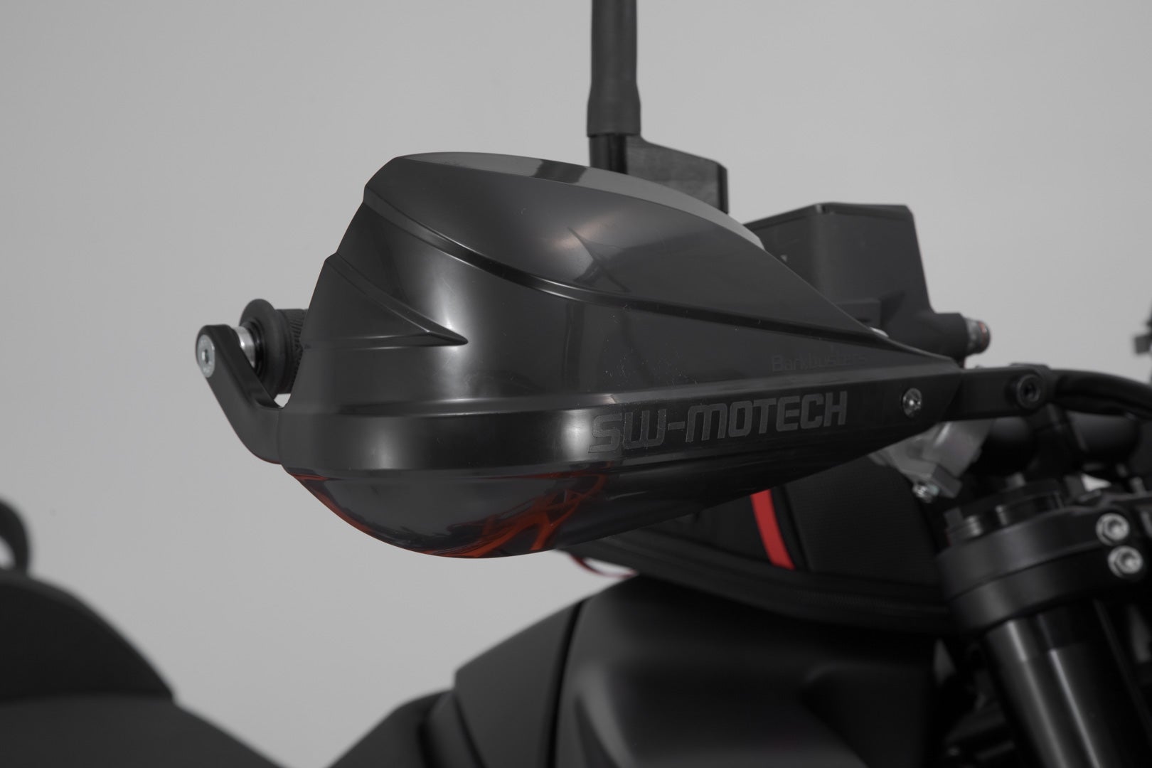 Kit de guarda de mão SW-Motech BBSTORM - Preto. KTM 790 Adv/R (19-), 890 Adv/R (20-22). Figura 2
