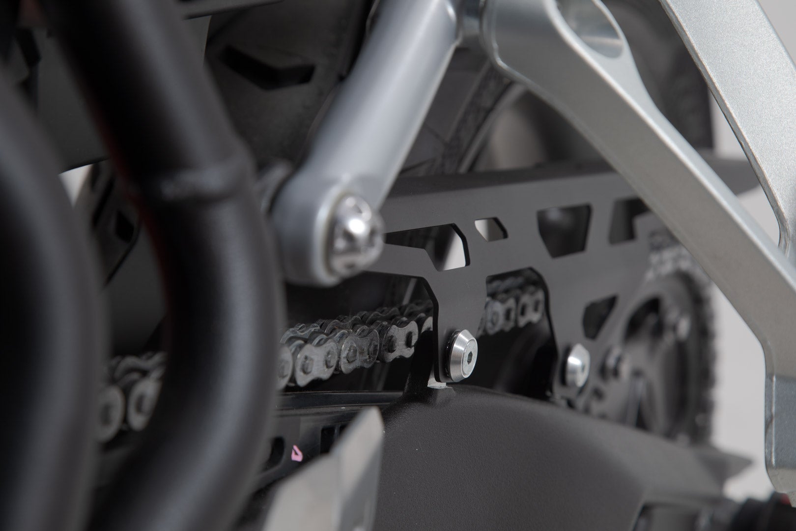 SW-Motech Chain guard - Black. Triumph Tiger 900 models (19-). Figure 4