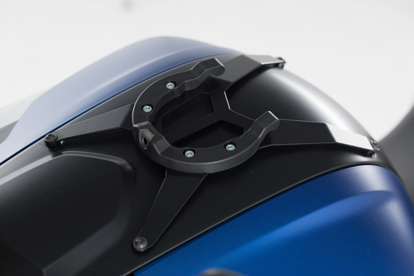 Inelul rezervorului SW-Motech ION - Negru. BMW F800 R/S/ST/GT. Fără șuruburi. Figura 2