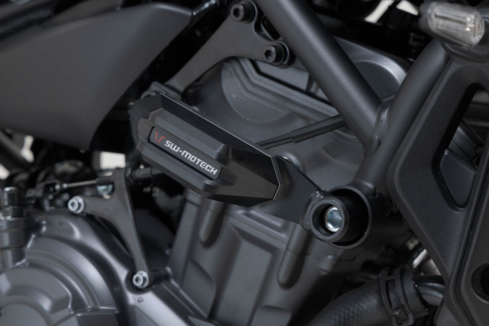 Kit SW-Motech Frame slider - Negru. Yamaha MT-07 (14-) / MT-07 Tracer (16-). Figura 2