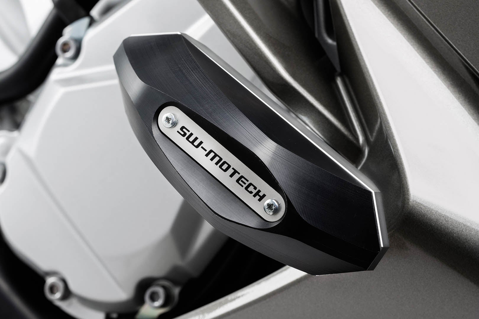 SW-Motech Frame slider kit - Black. Yamaha FJR 1300 (06-15). Figure 1