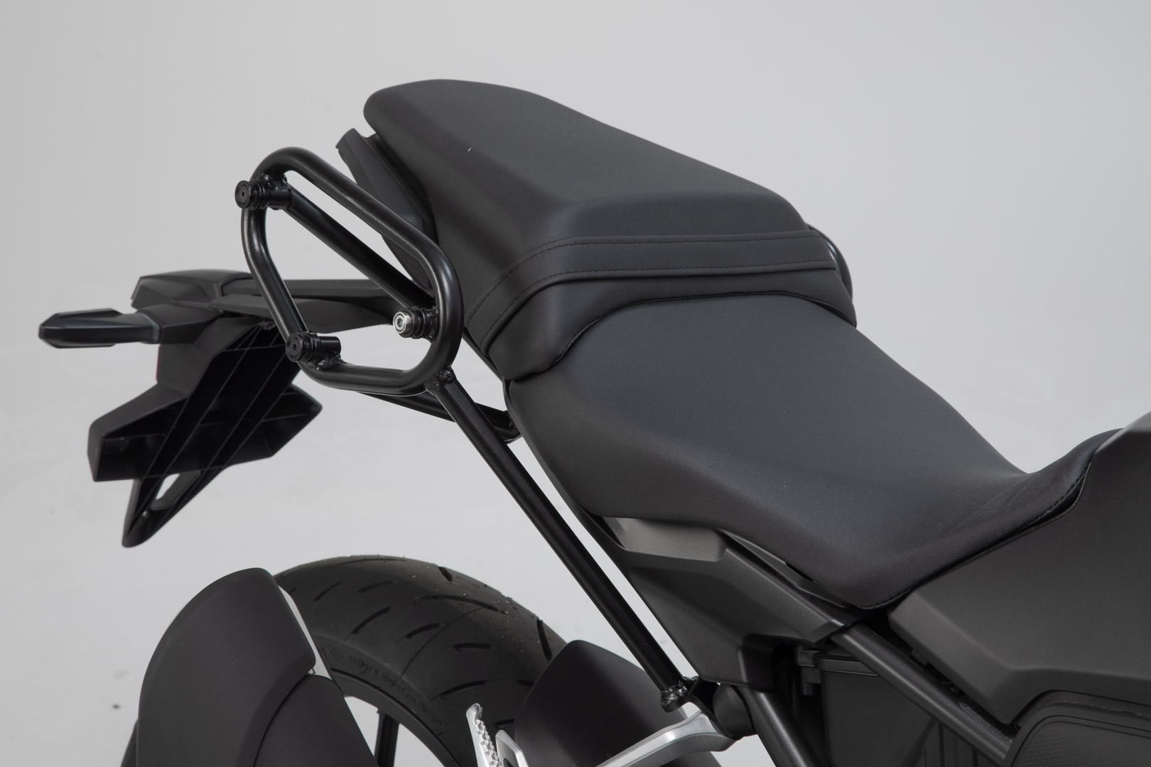 SW-Motech Legend Gear Sistem de geantă laterală LC Black Edition - Honda CB300R (18-) / CB125R (18-). Figura 3