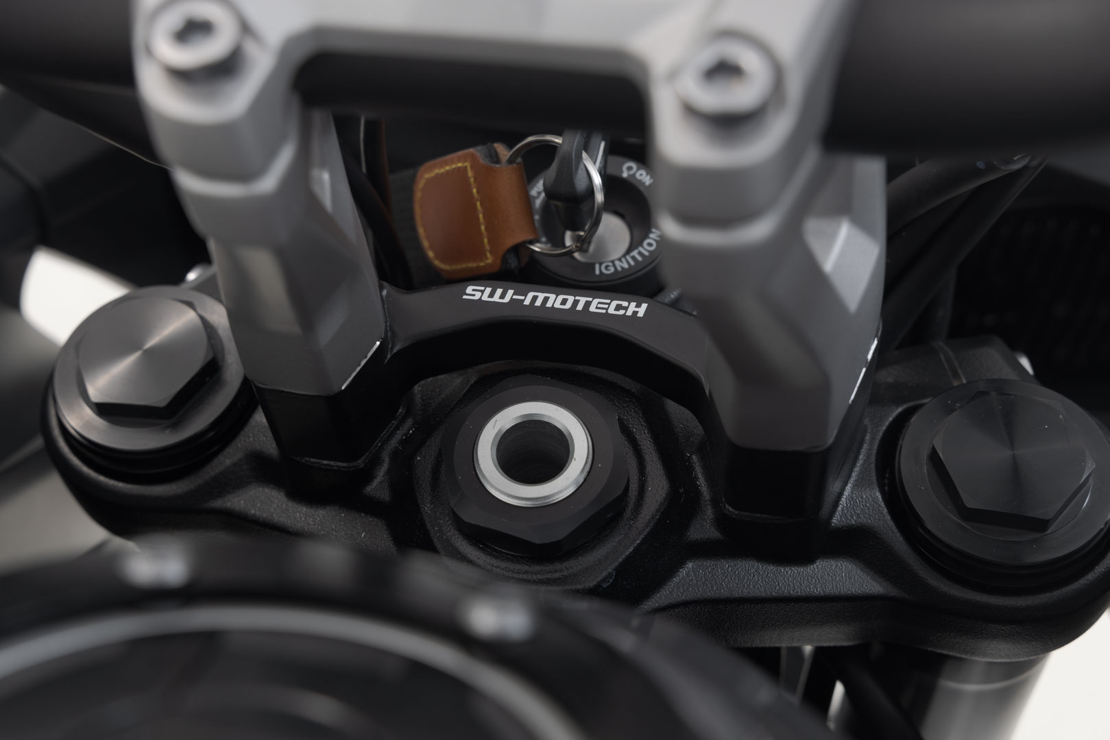 Ridicătorul barei SW-Motech - H=30 mm. Negru. Triumph Tiger Sport 660 / 800. Figura 4