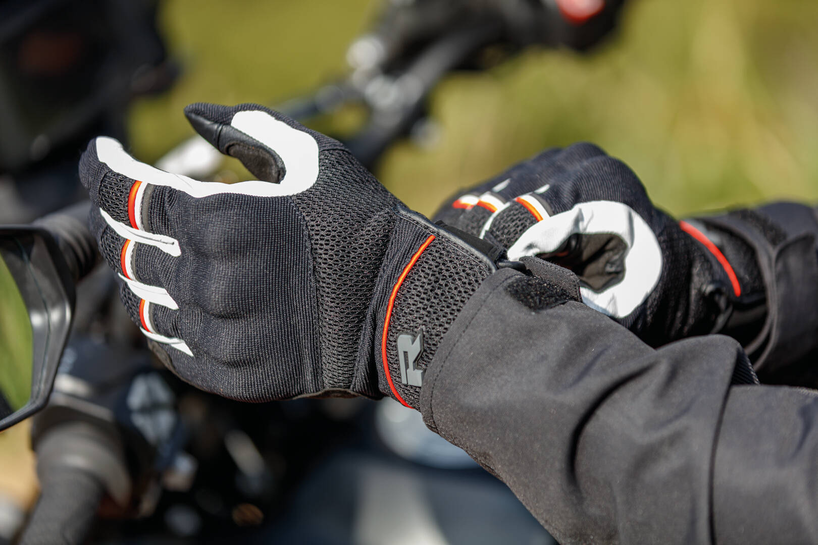 Richa Desert 2 Motorcycle Gloves black/white/red M Figure 5