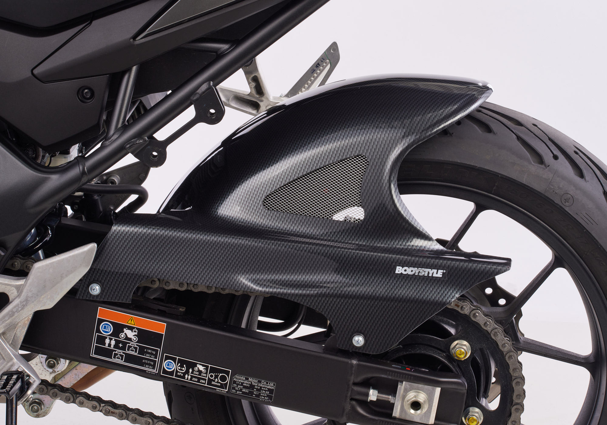 BODYSTYLE spate hugger ABS plastic aspect carbon Figura 1