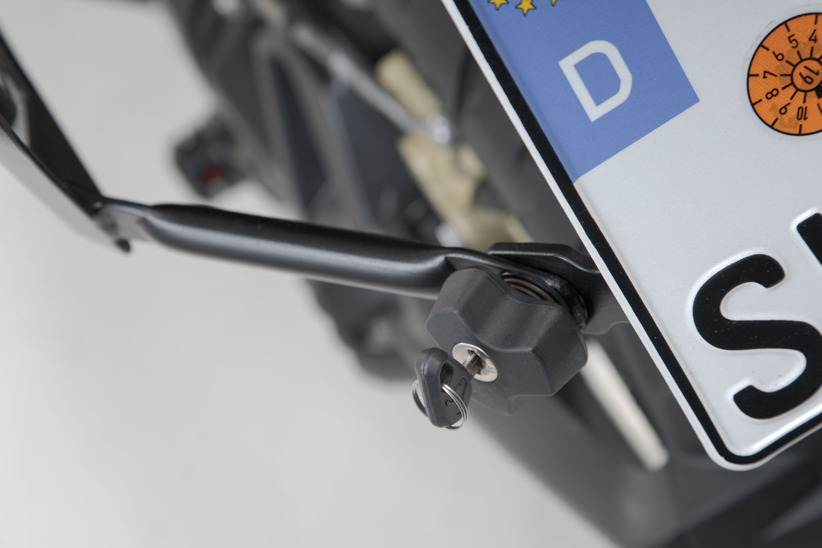 SW-Motech Antidiefstalbeveiliging voor PRO-drager - QUICK-LOCK-functie. 2 bijpassende sloten, 2 sleutels. Figuur 1 SW-Motech Antidiefstalbeveiliging voor PRO-drager - QUICK-LOCK-functie. 2 bijpassende sloten, 2 sleutels. Figuur 1