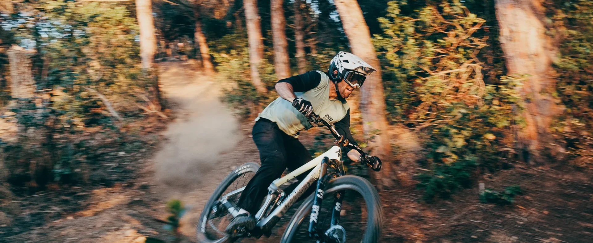 IXS自転車用ヘルメットは、オンラインで安価にお求めいただけます IXS自転車用ヘルメットは、オンラインで安価にお求めいただけます