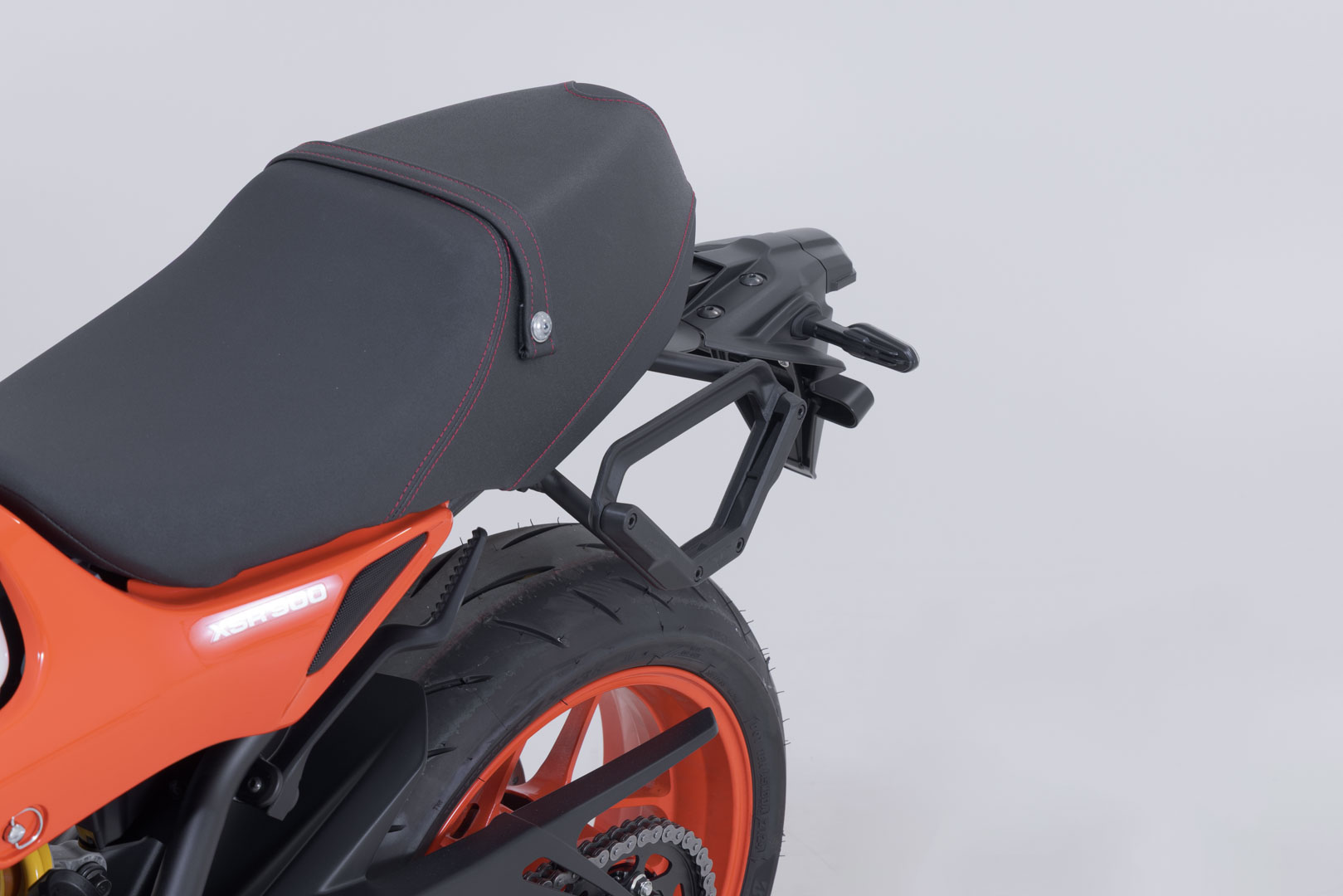 SW-Motech V-LOC Side Carrier vänster - Yamaha XSR900 (21-), XSR900 GP (23-). Figur 4