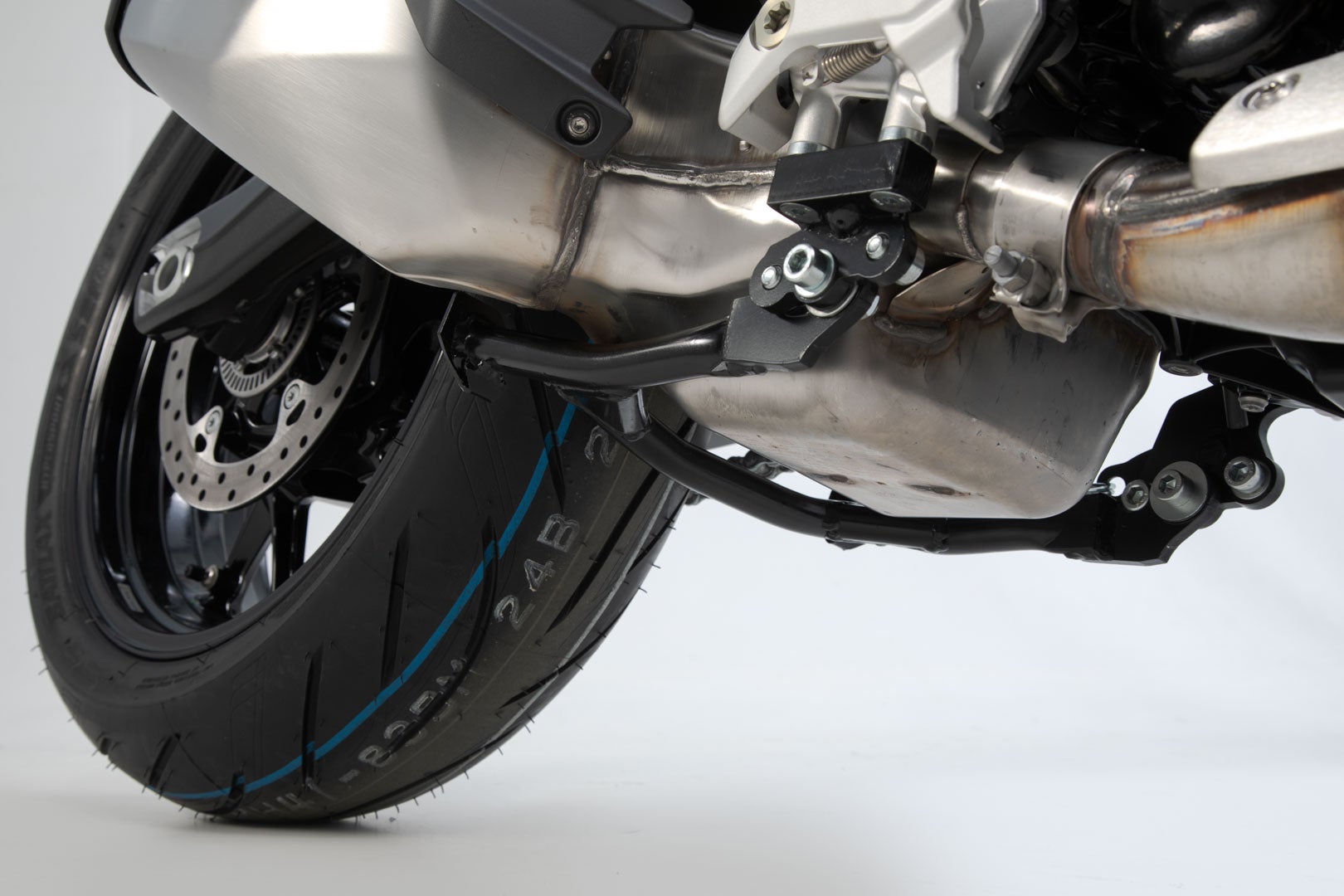 SW-Motech Centerstand - Preto. BMW F 900 R (19-) com bmw baixando. Figura 5