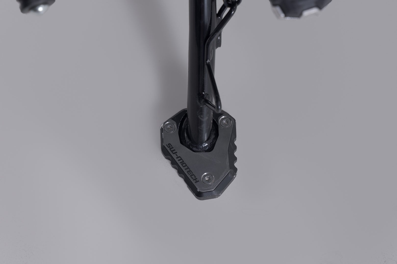 Side view of SW-Motech Extension for side stand foot - Black/Silver. Kawasaki KLE500 / KLE500 SE (26-).