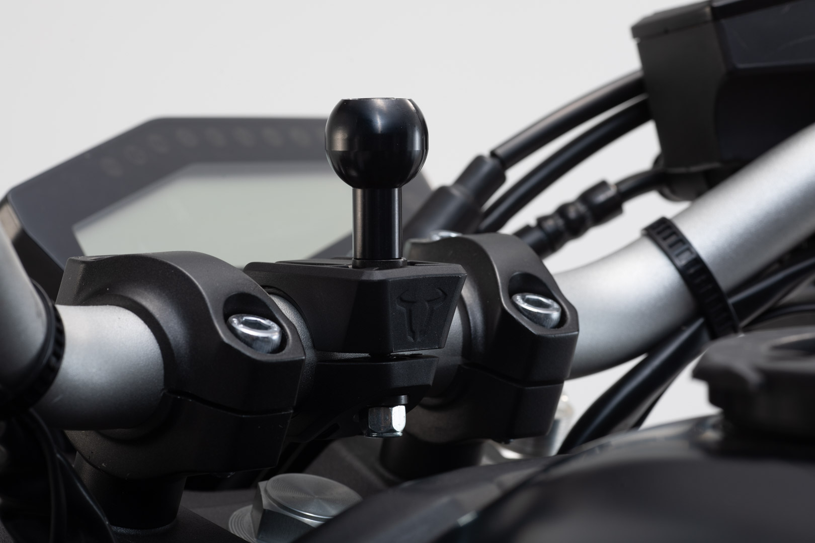 Kit universal de montare GPS SW-Motech - Include bilă de 1", braț de priză, suport navi, husă de navigație. Figura 4