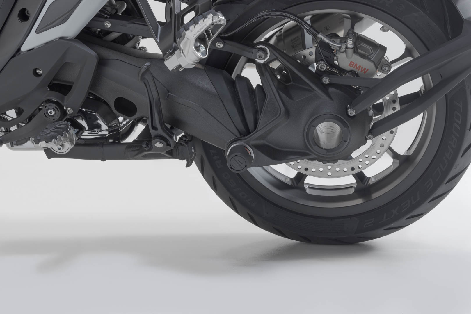 SW-Motech Kit de protecție pentru puntea spate - Negru. Modele BMW cu braț oscilant pe o singură față. Figura 2