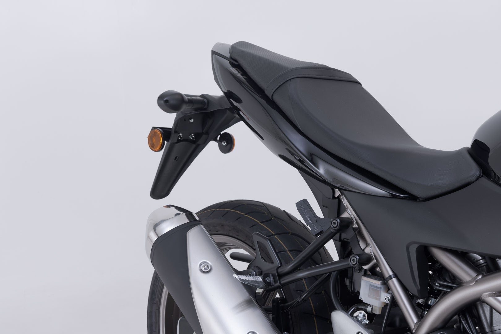 Side view of SW-Motech PRO BLAZE H saddlebag set - Black. Suzuki SV650 ABS (15-), SV650 X (18-).