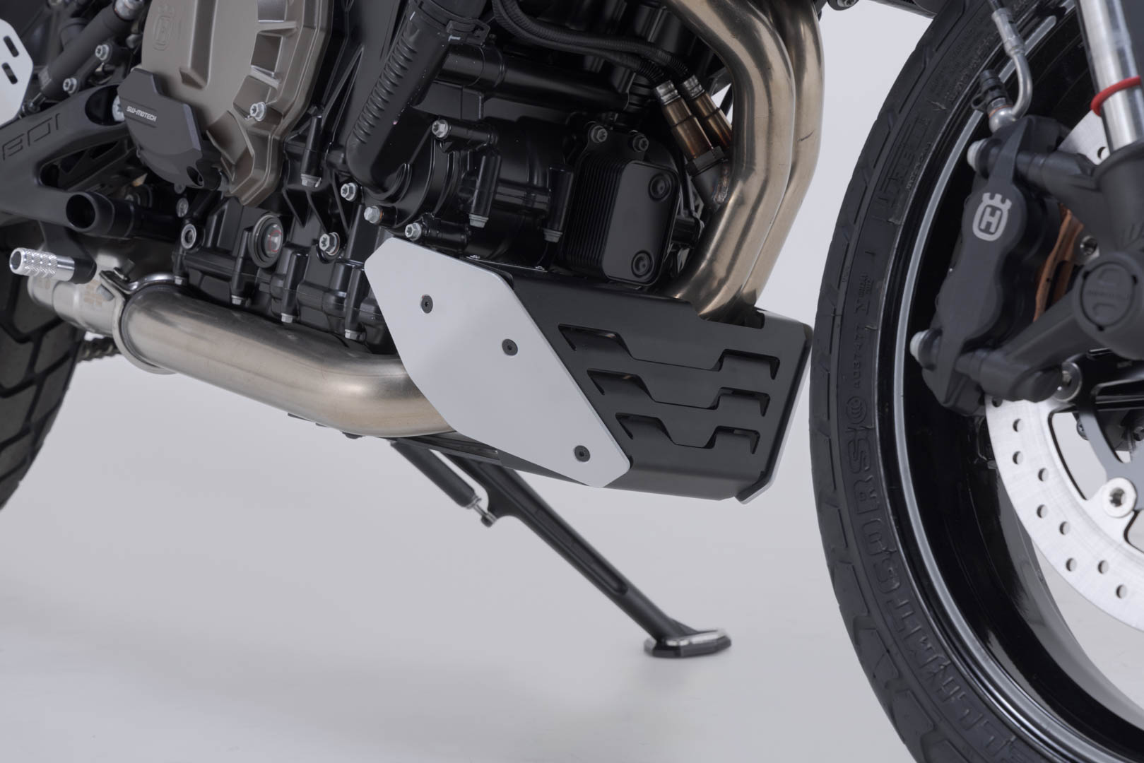 SW-Motech Spoiler frontal - Negru/Argintiu. Husqvarna Svart-/Vitpilen 801. Figura 1