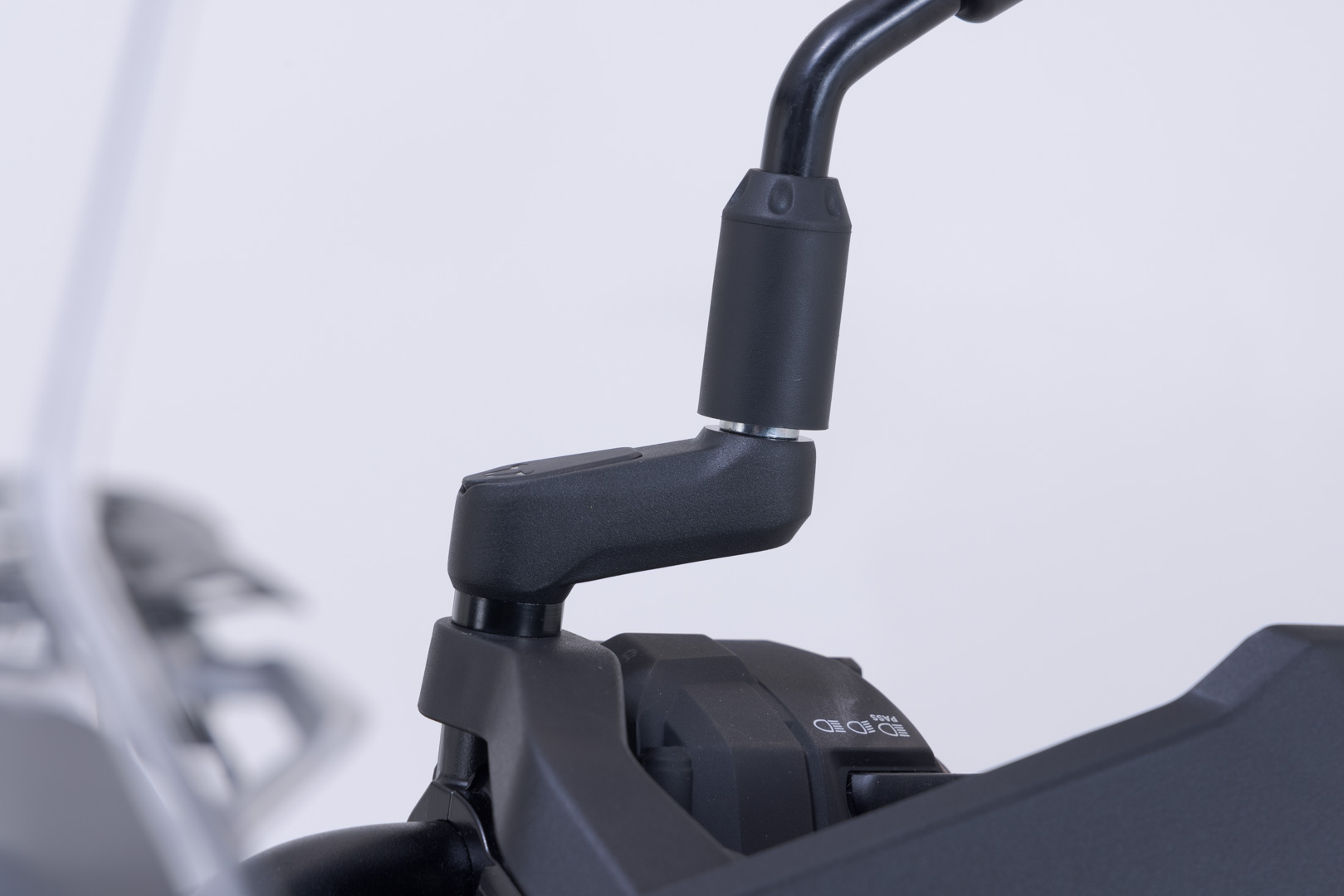 Extensia oglinzii SW-Motech - Neagră. Suzuki V-Strom 800DE/1050DE, GSX-S1000GX. Figura 1