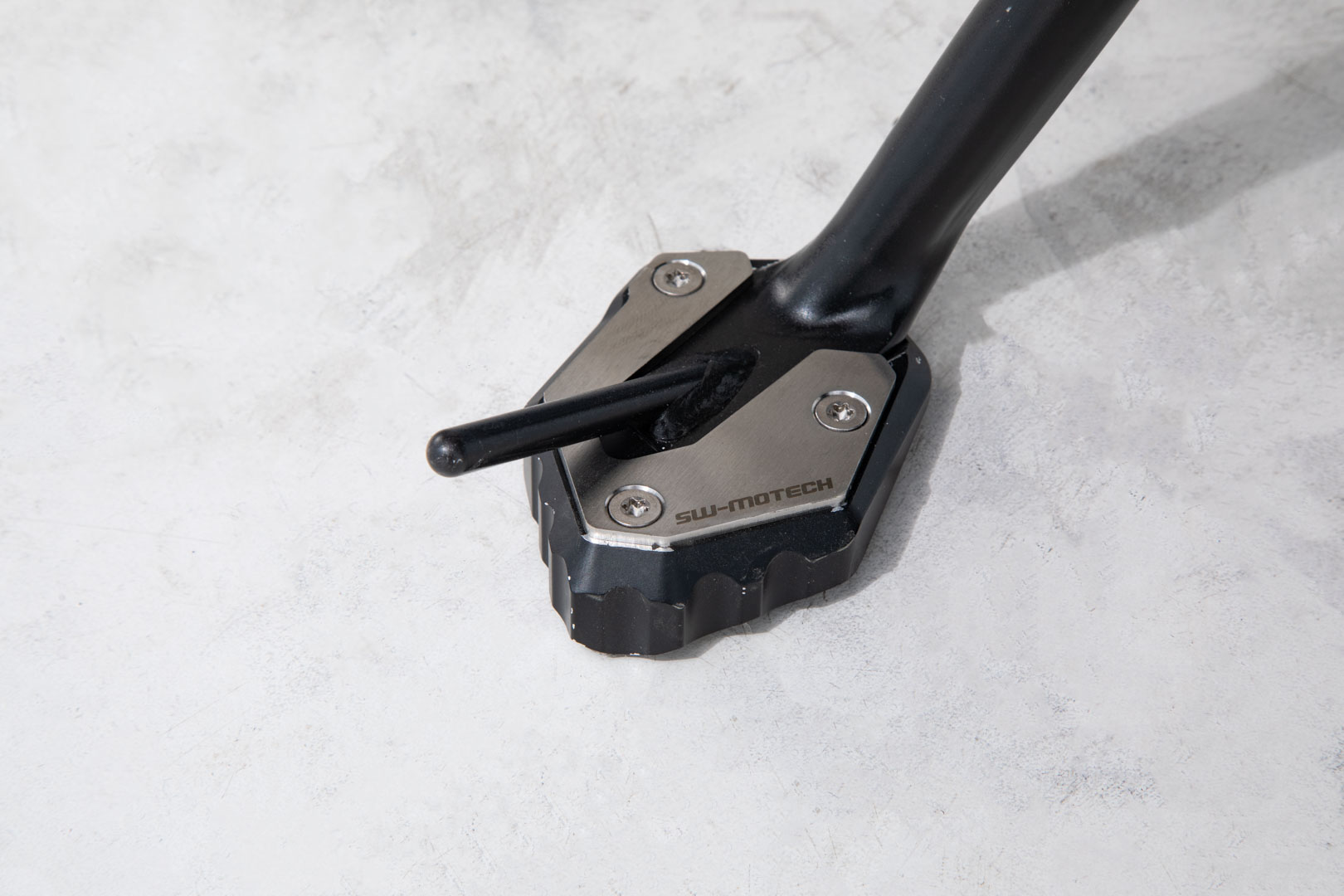 Extensie SW-Motech pentru piciorul lateral - Negru/argintiu. Modelele Yamaha Tracer 9 (20-). Figura 1