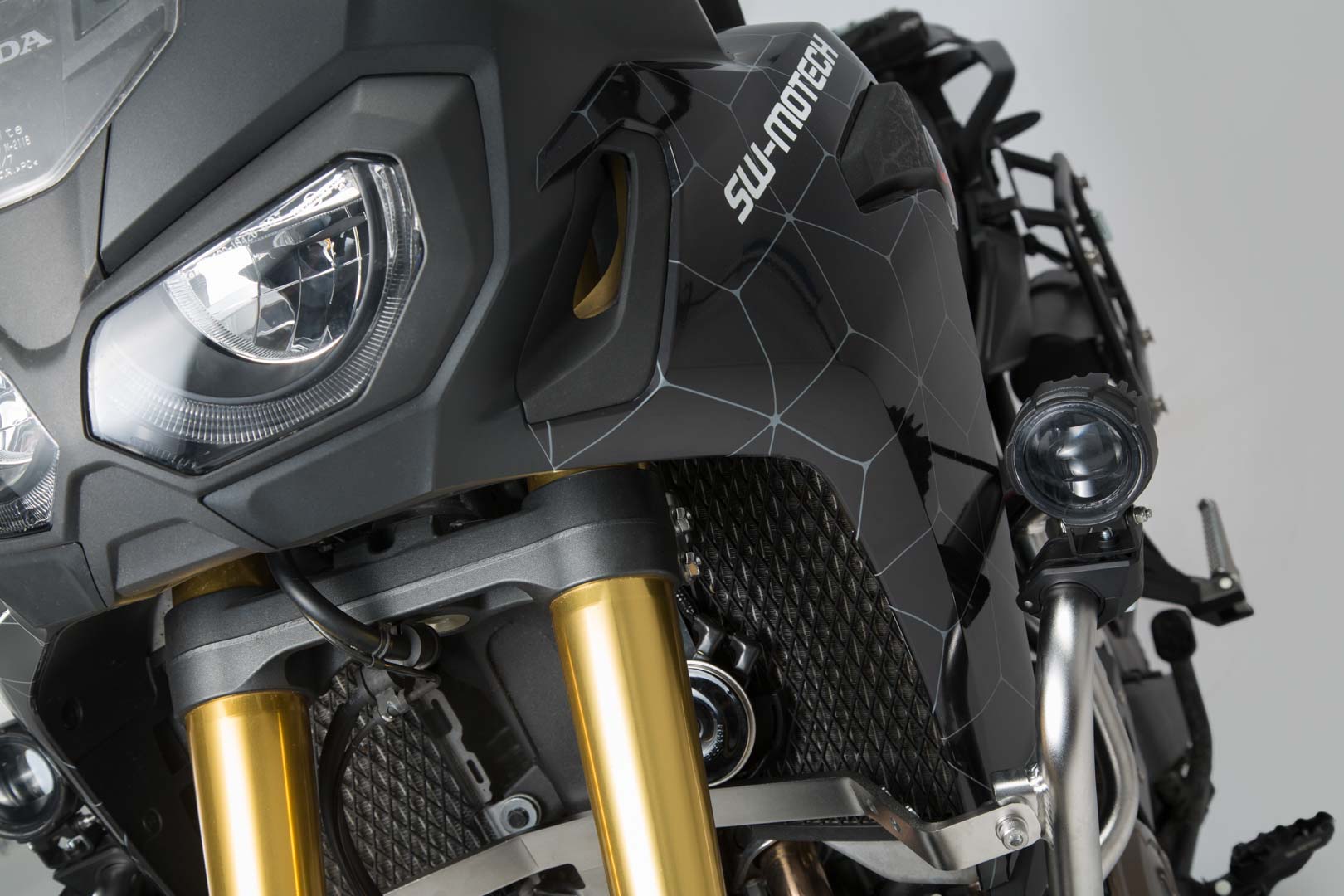 Setul de faruri de ceață SW-Motech EVO Universal - Negru. Cu cleme de protecție pentru lumini. Figura 3