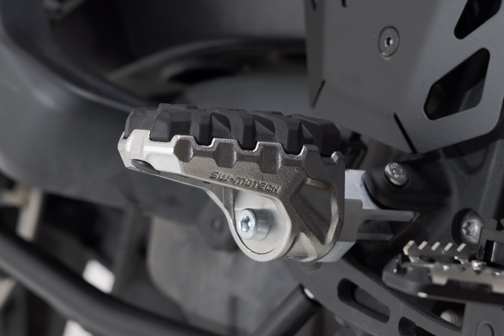 SW-Motech EVO fotstöd kit - Harley-Davidson Pan America (21-). Figur 2