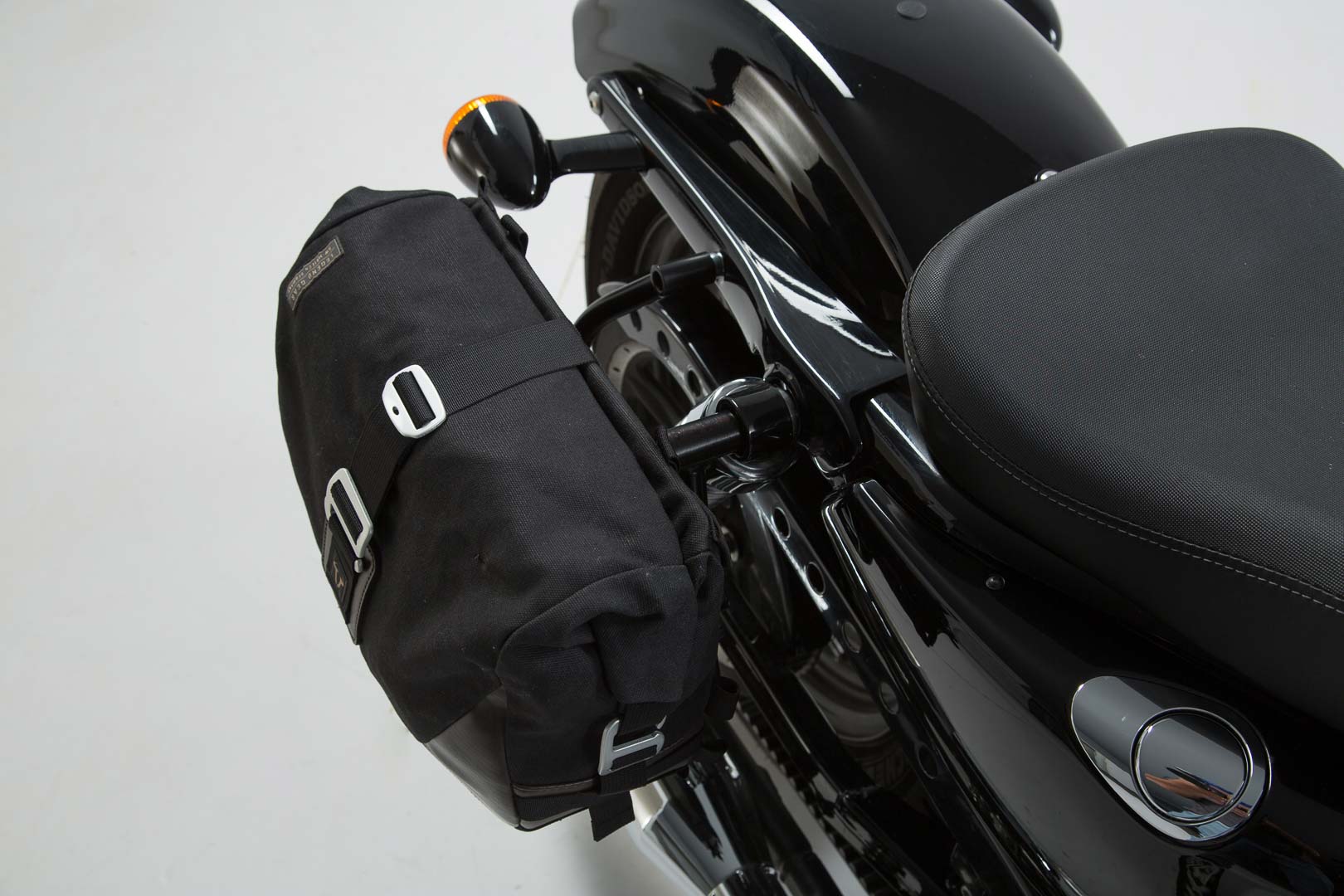 Sistem de geantă laterală SW-Motech Legend Gear LC - modele Harley-Davidson Sportster (04-). Figura 2