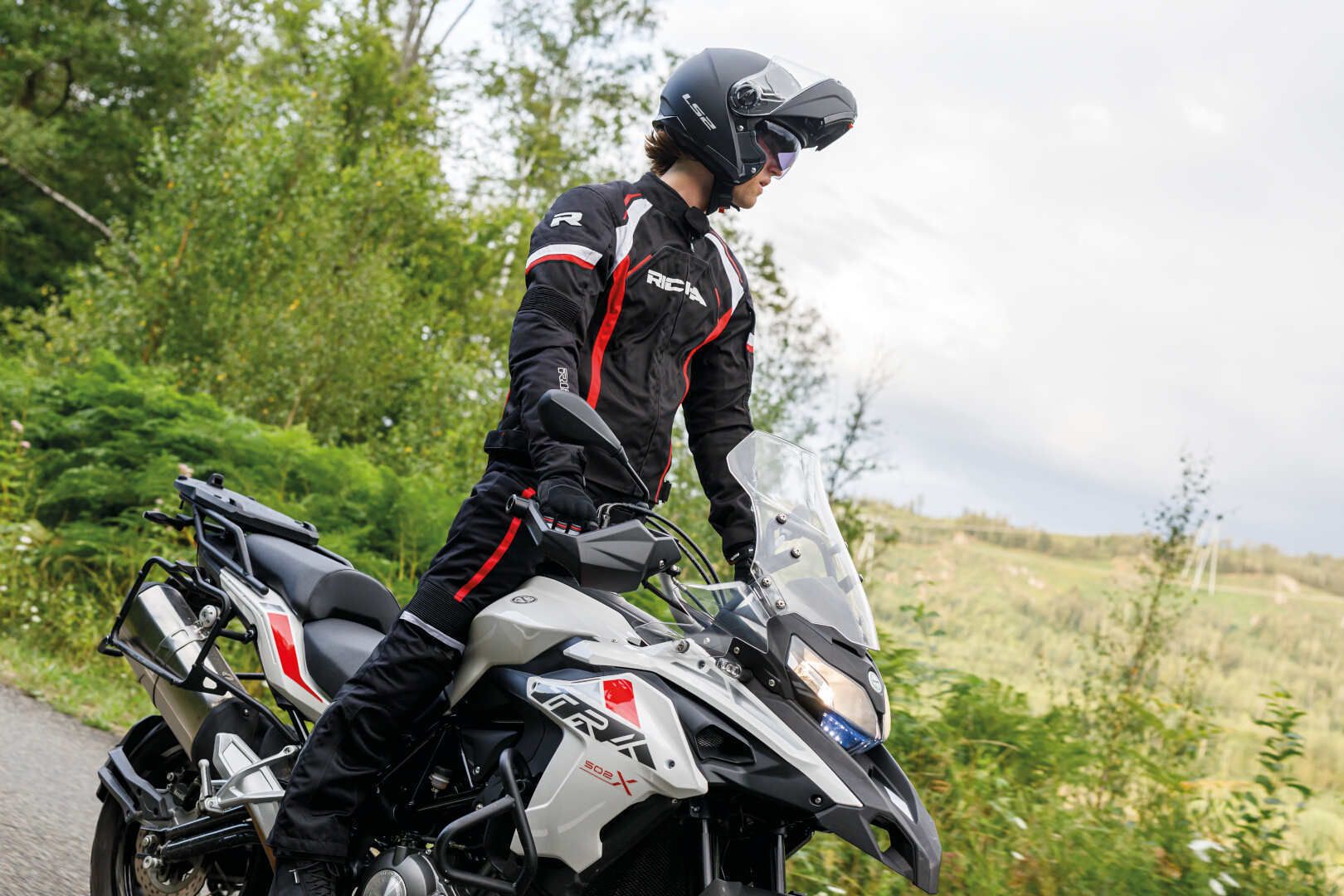 Richa Falcon 2 waterproof Motorcycle Textile Jacket black/red/white M Figure 4