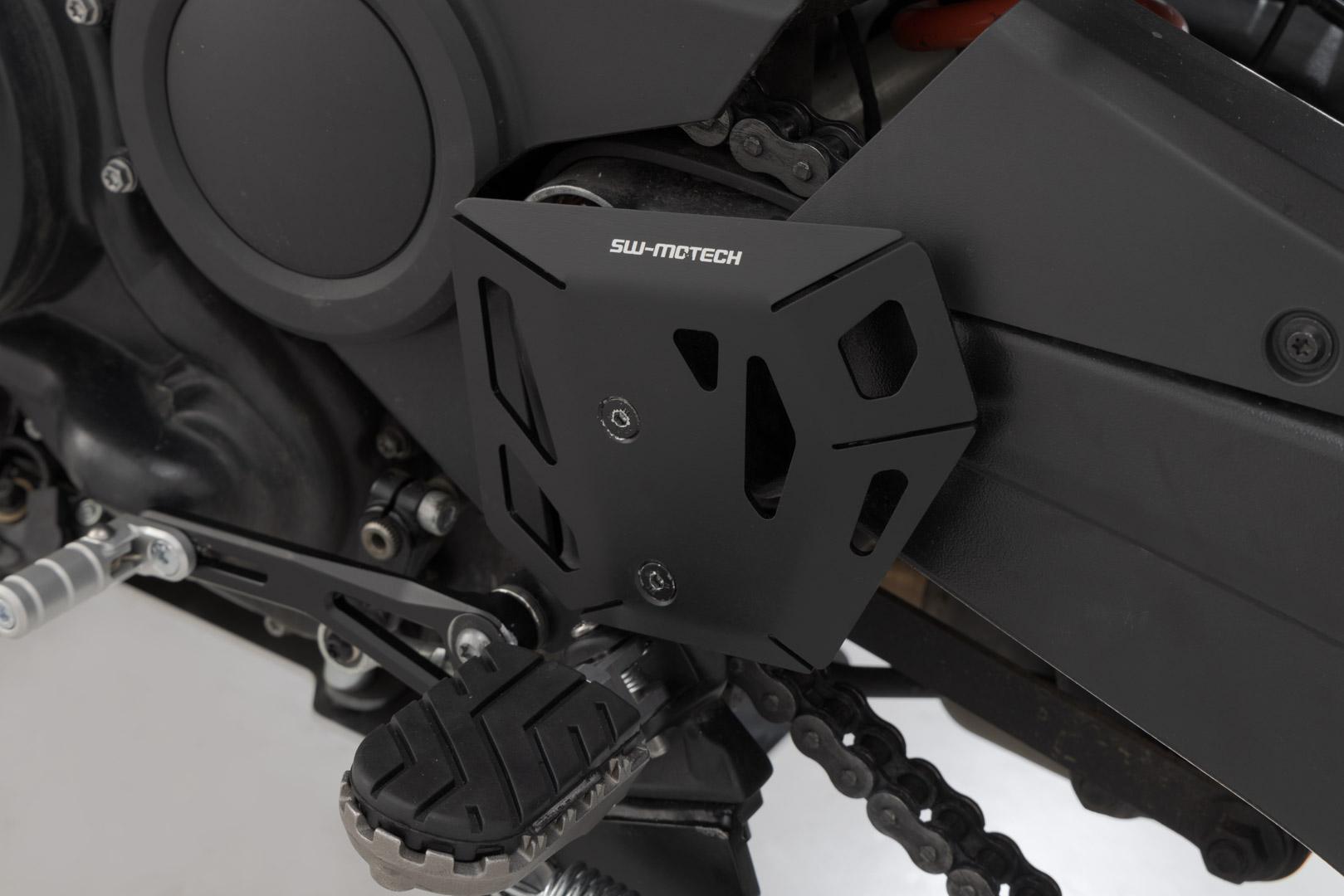 SW-Motech Heel guard stânga - Negru. Harley-Davidson Pan America (21-). Figura 5