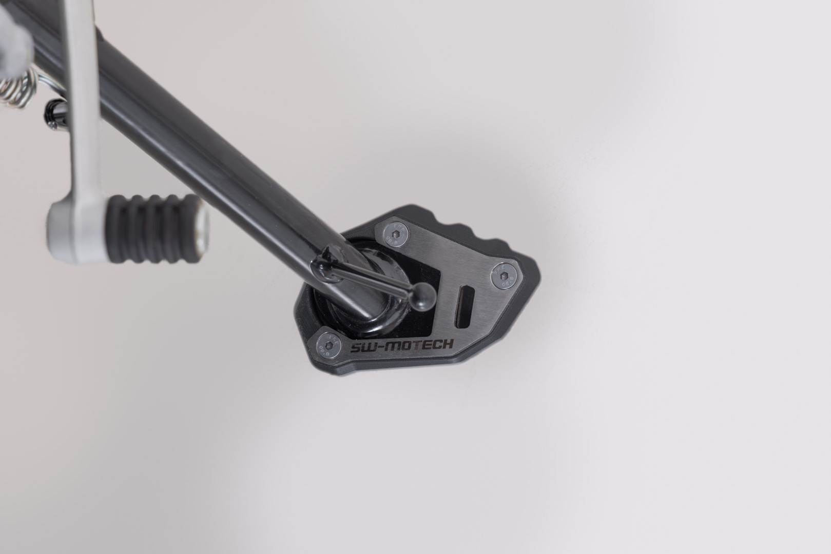 Extensie SW-Motech pentru piciorul lateral - Negru/argintiu. Triumph Speed 400/Scrambler 400X. Figura 1