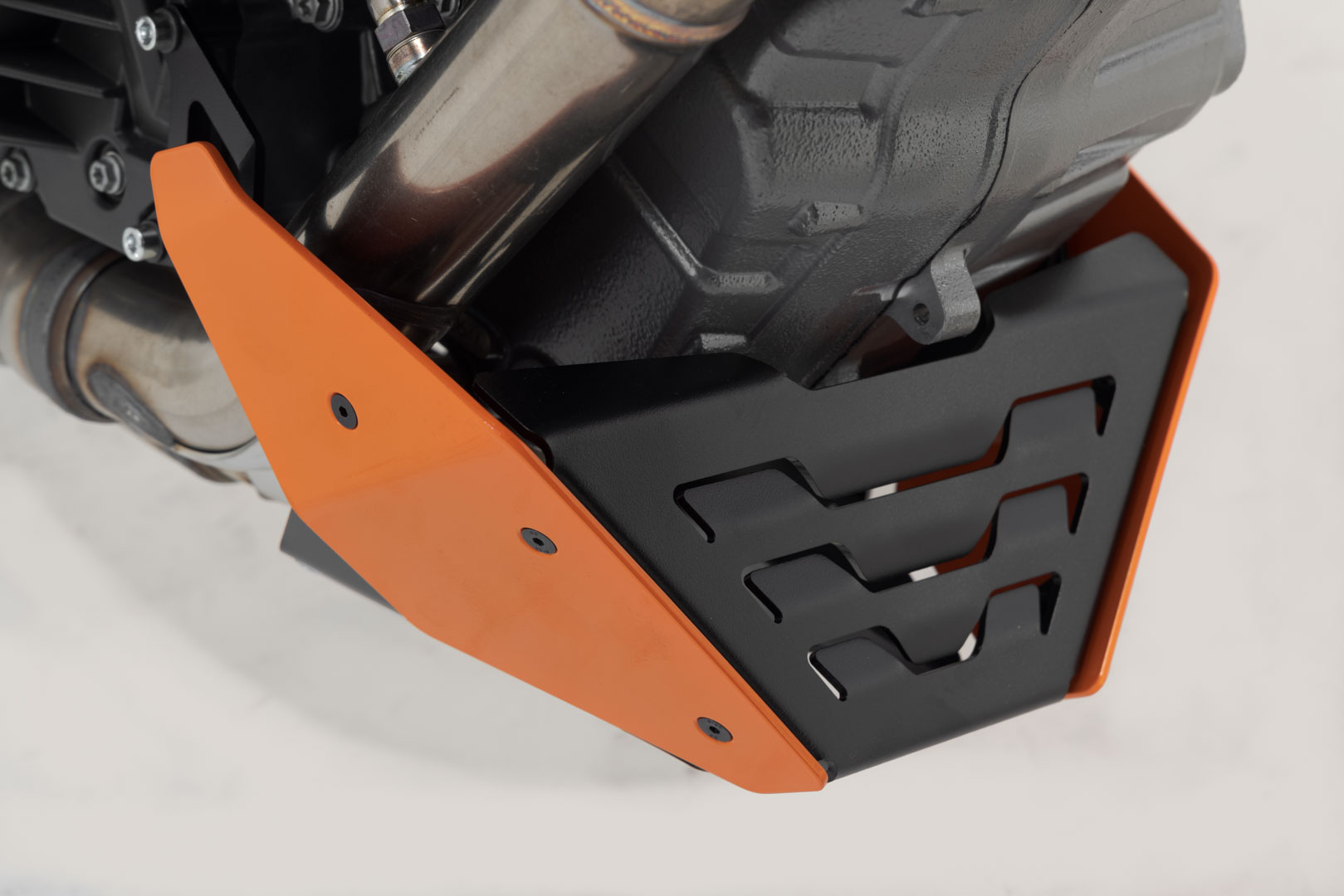 SW-Motech Front spoiler - Orange/Svart. KTM 1290 Super Duke R / GT. Figur 4