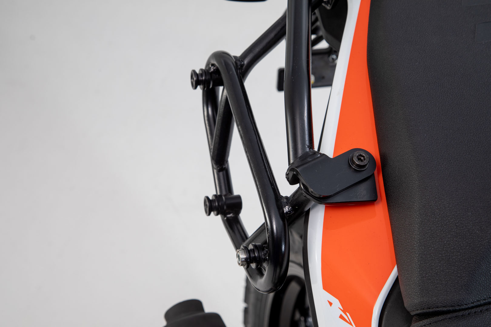 Sistem lateral SW-Motech URBAN ABS - 2x 16,5 l. KTM 390 Adventure (19-). Figura 5