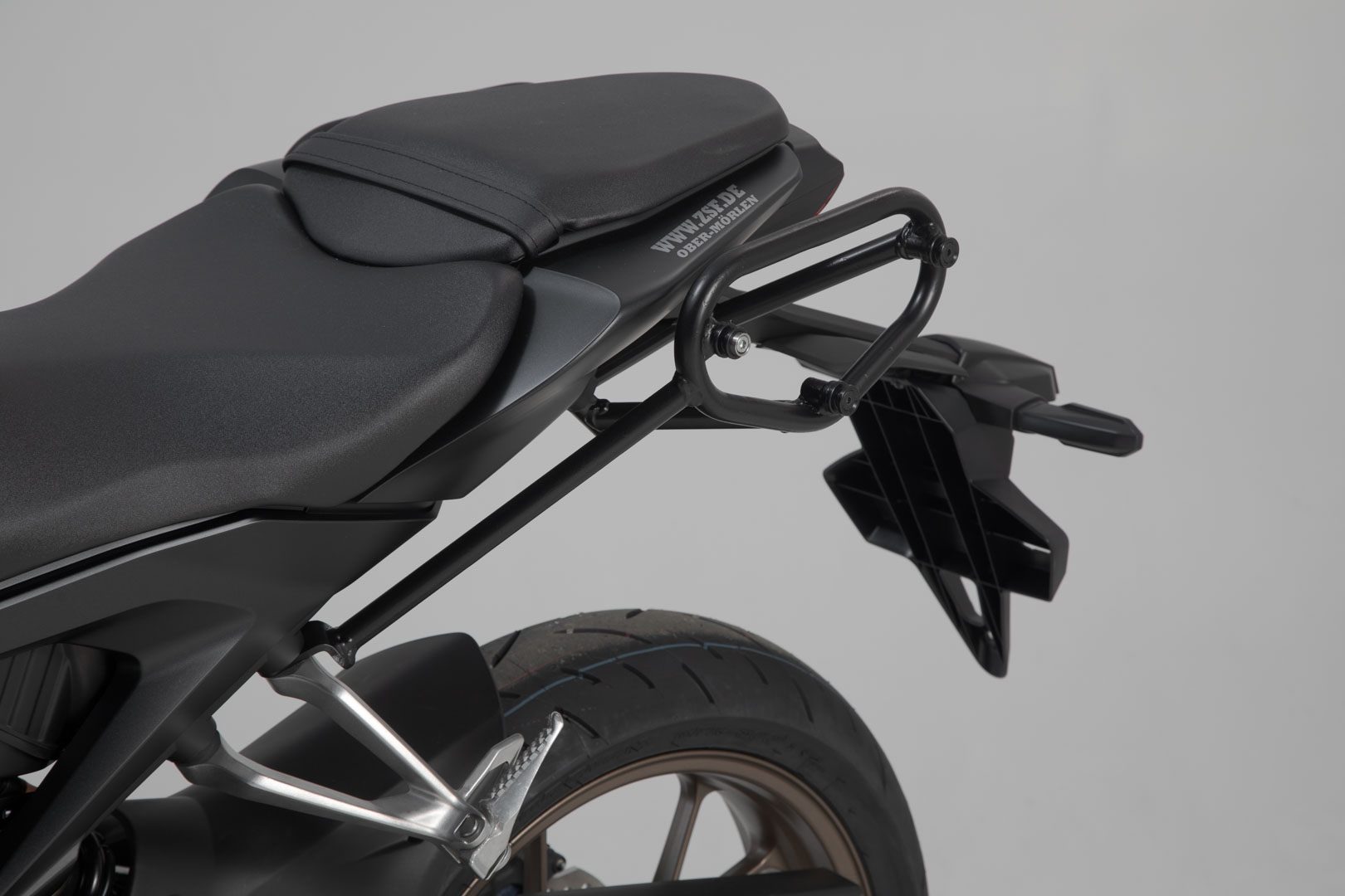 SW-Motech SLC portavion lateral stânga - Honda CB300R (18-) / CB125R (18-). Figura 4