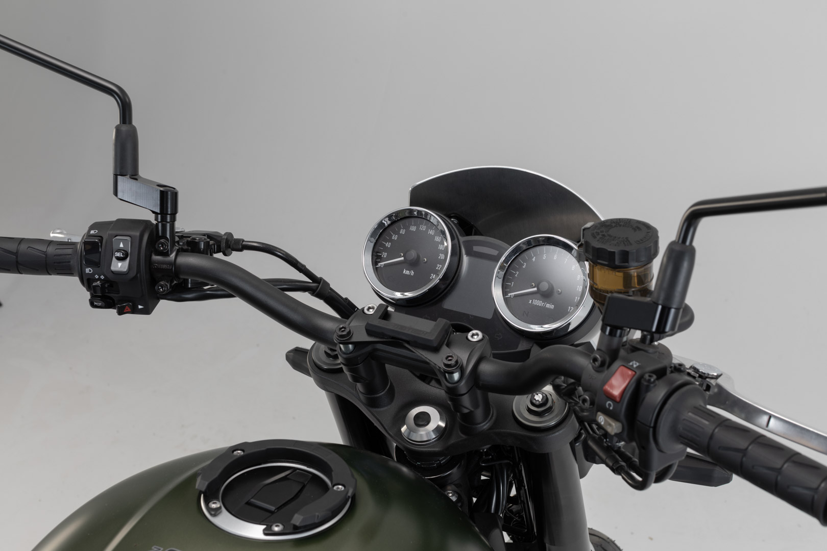 SW-Motech GPS-fäste för cockpit - Svart. Kawasaki Z900RS/ Café / SE (17-). Figur 2