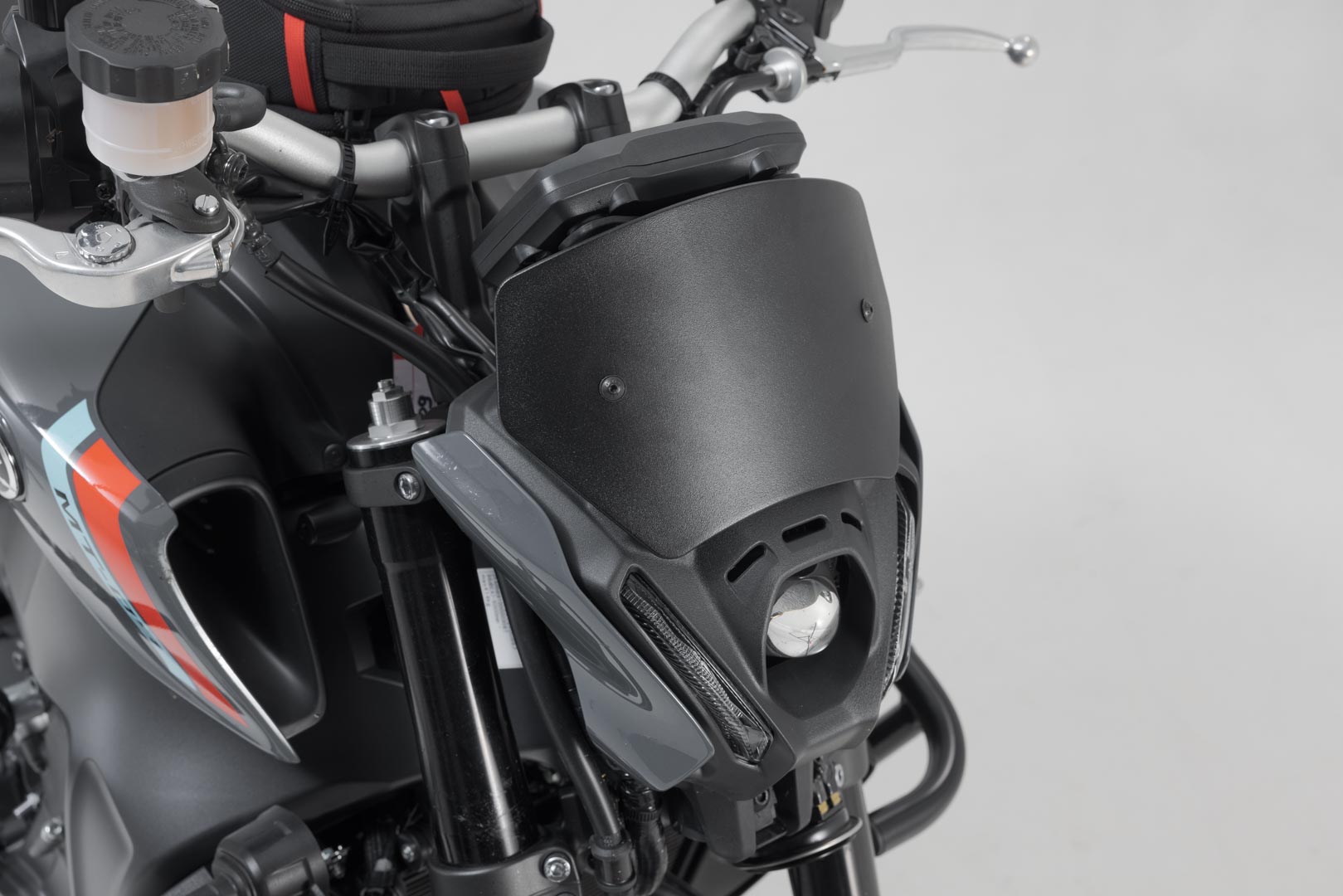Parbrizul SW-Motech - Negru. Yamaha MT-09 / MT-09 SP (20-23). Figura 4