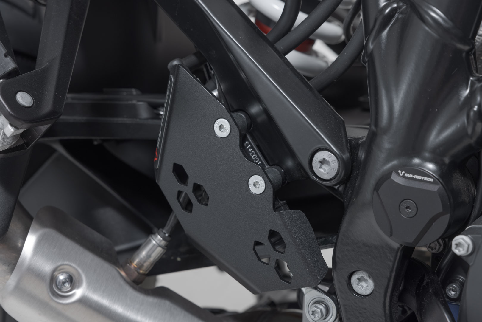 SW-Motech Protector cilindru de frână - Negru. KTM 1290 / 1390 Super Adventure (21-). Figura 1