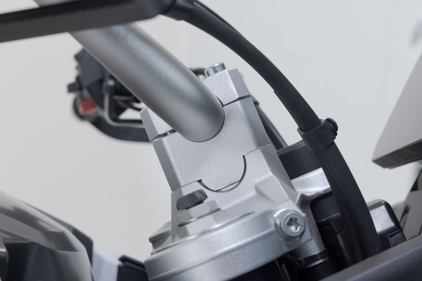 Ridicător de bară SW-Motech - H=30 mm. Argintiu. BMW F 850 GS/Adv, F 900 GS. Figura 2