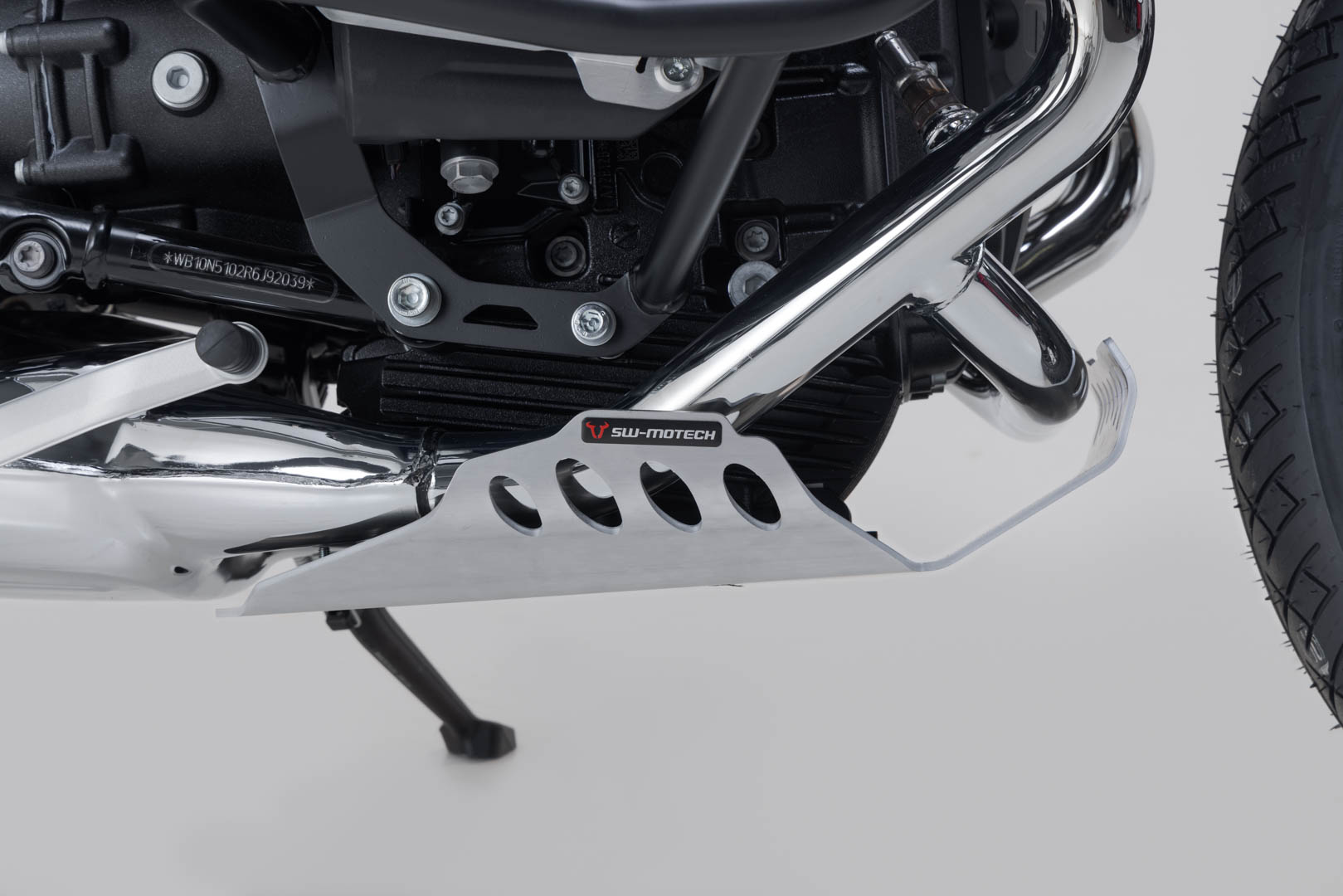 SW-Motech Motorskydd - Silver. BMW R12 / R12 nineT (23-). Figur 5